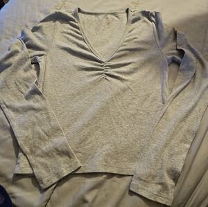 American Eagle Gray V-Neck Long Sleeve Top